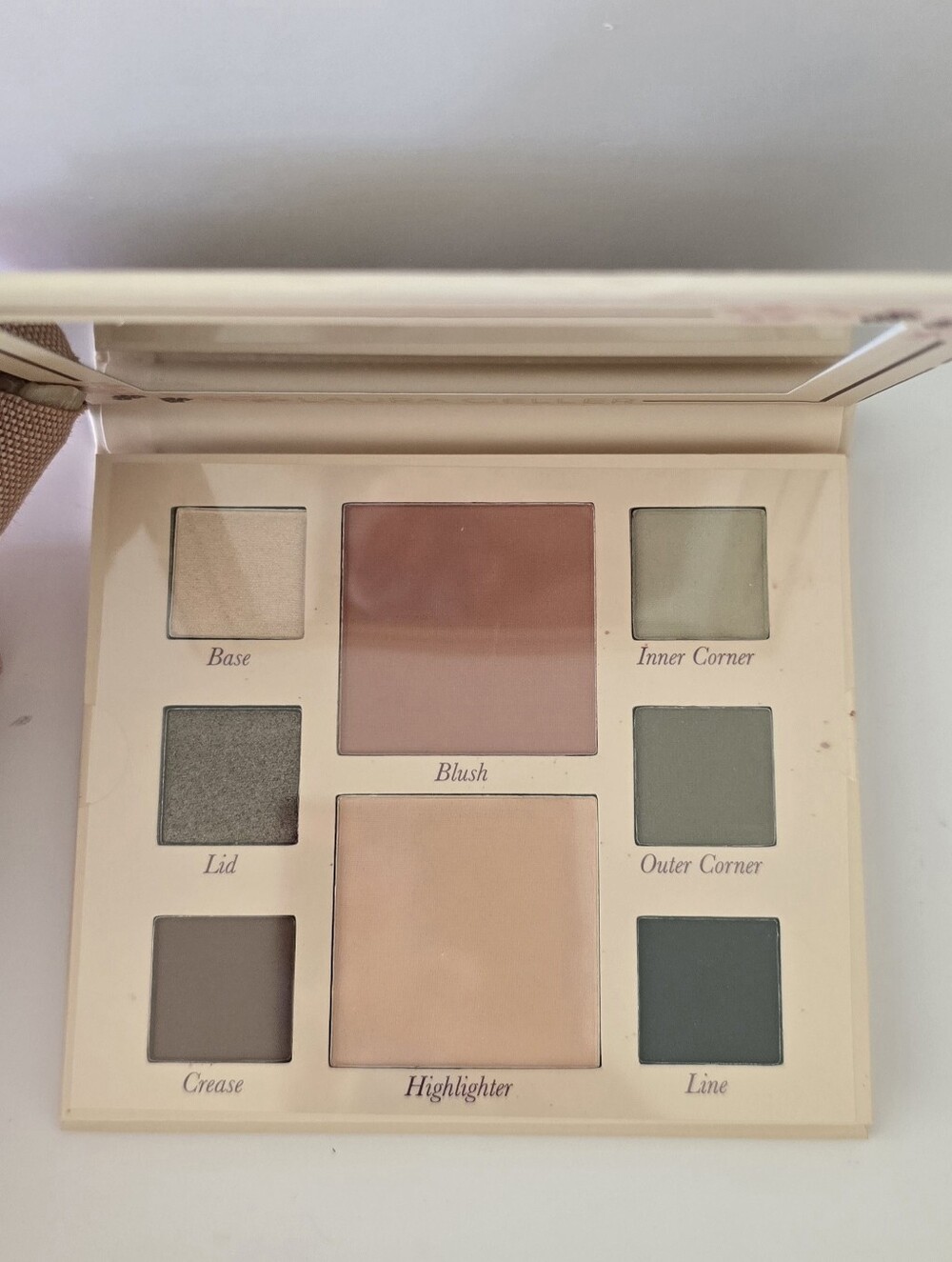 Laura Geller Party in a Palette "Exotic Locale" Face & Eyeshadow Palette - Picture 2 of 4